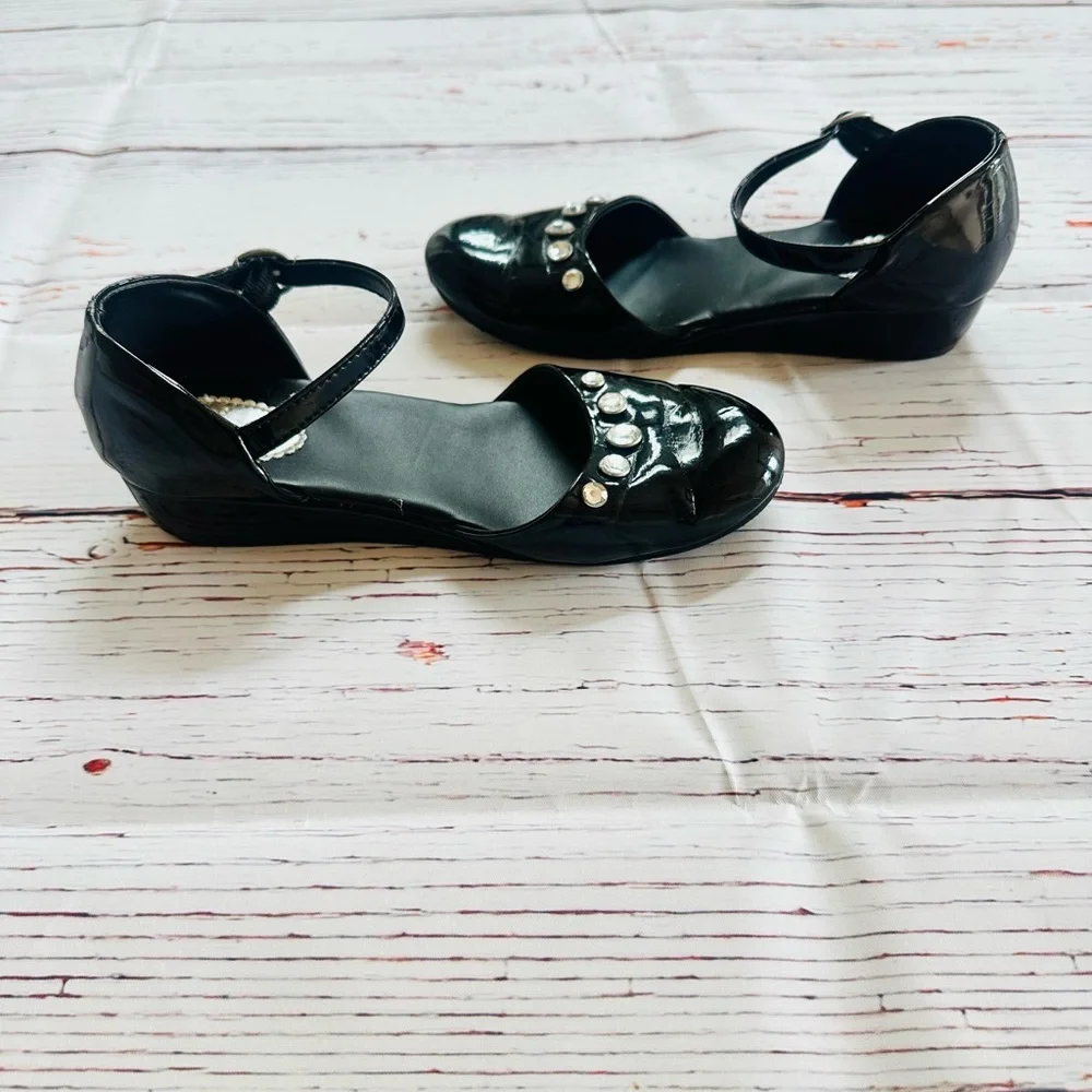 Girls Gymboree black shiny dress shoes! Size 2